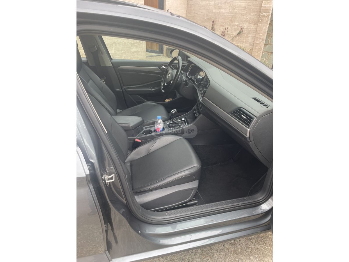 Volkswagen Jetta - фото 3