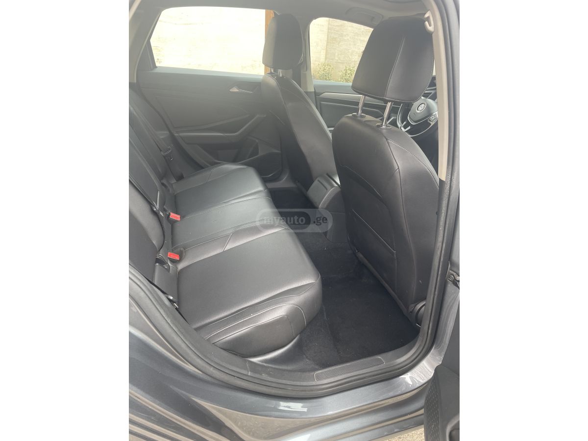 Volkswagen Jetta - фото 4