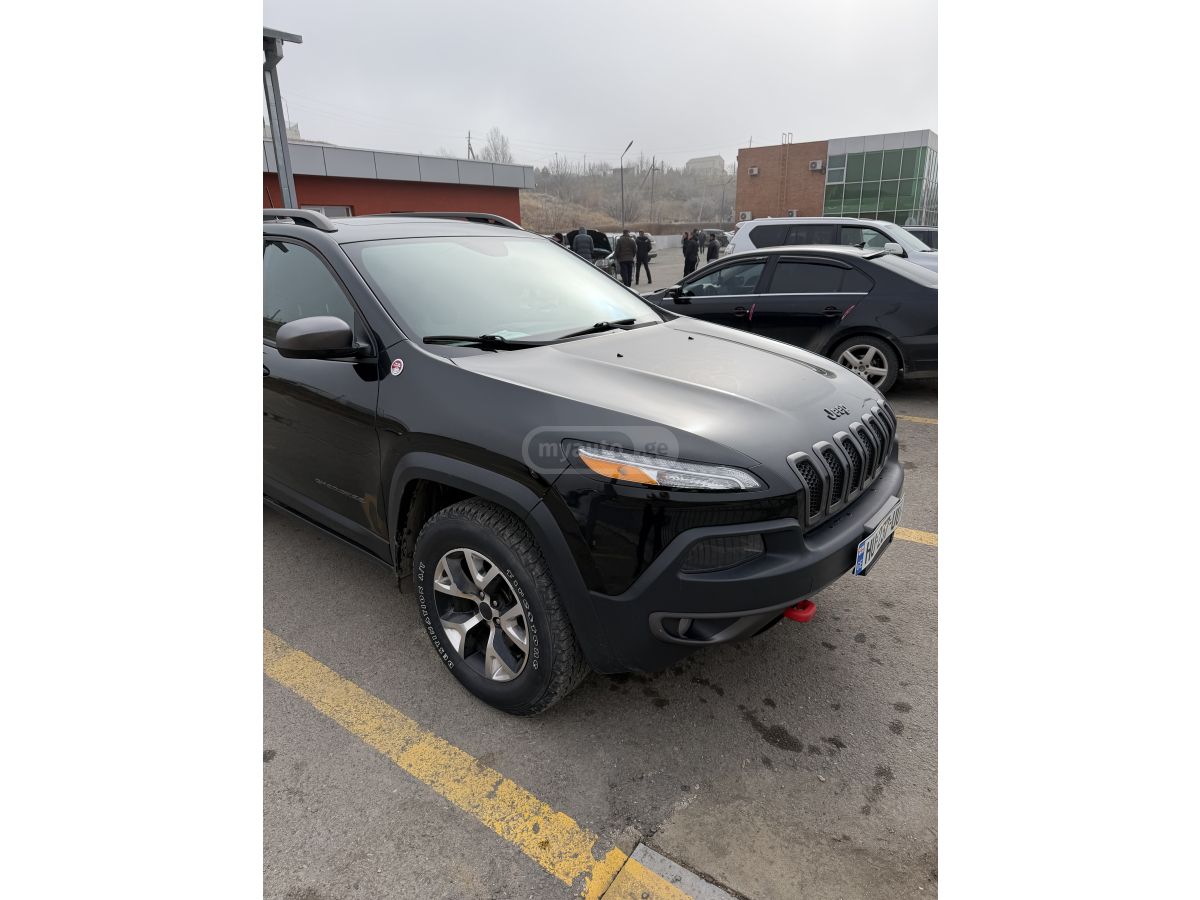 Jeep Cherokee - фото 1