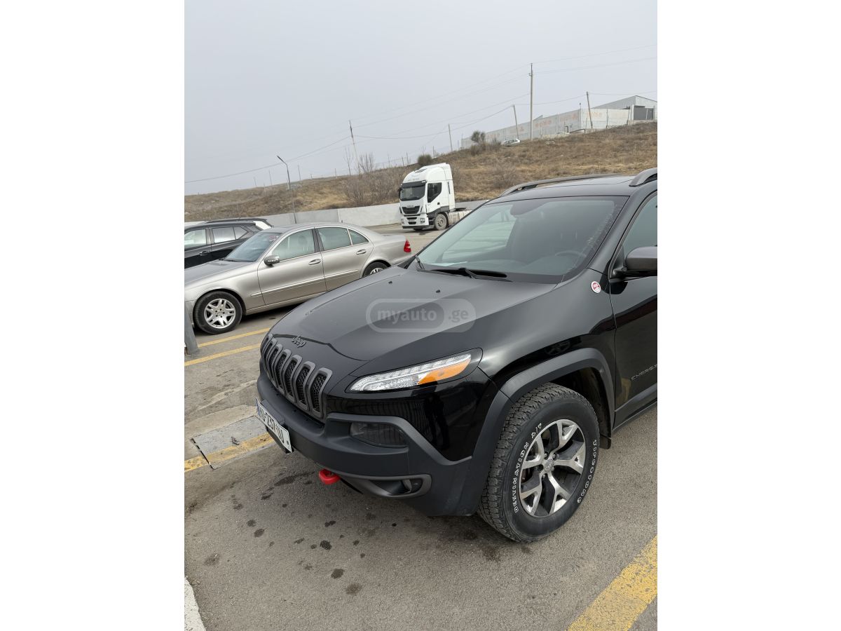 Jeep Cherokee - фото 2