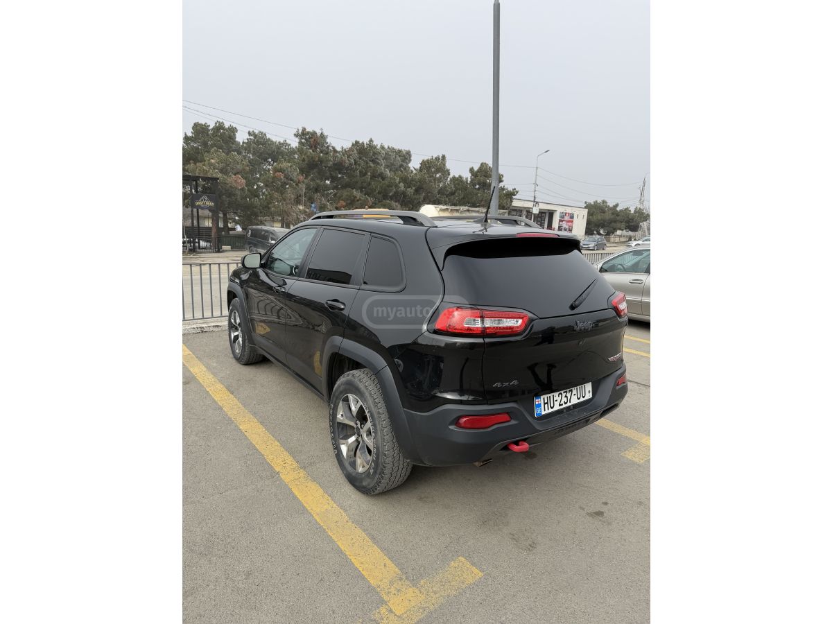 Jeep Cherokee - фото 3