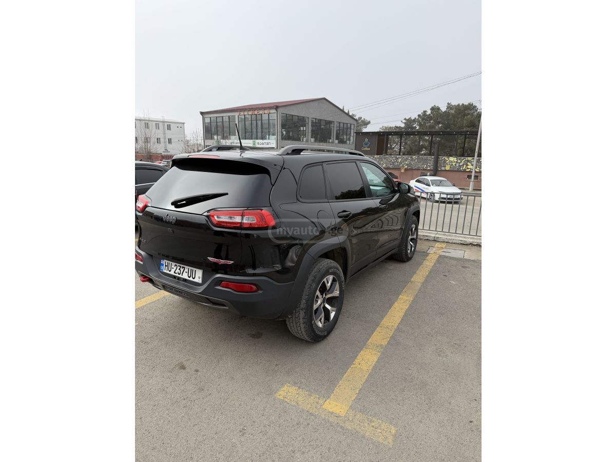 Jeep Cherokee - фото 4