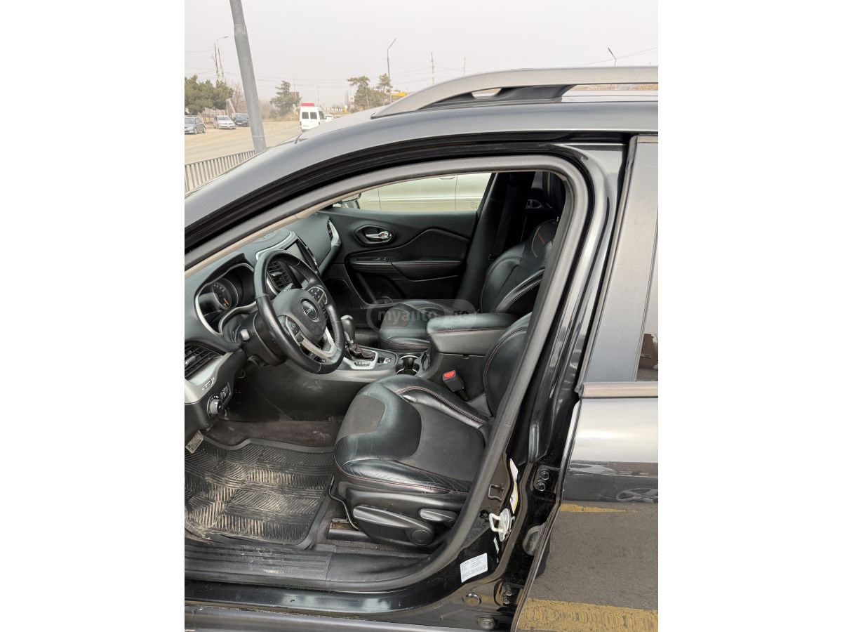 Jeep Cherokee - фото 6