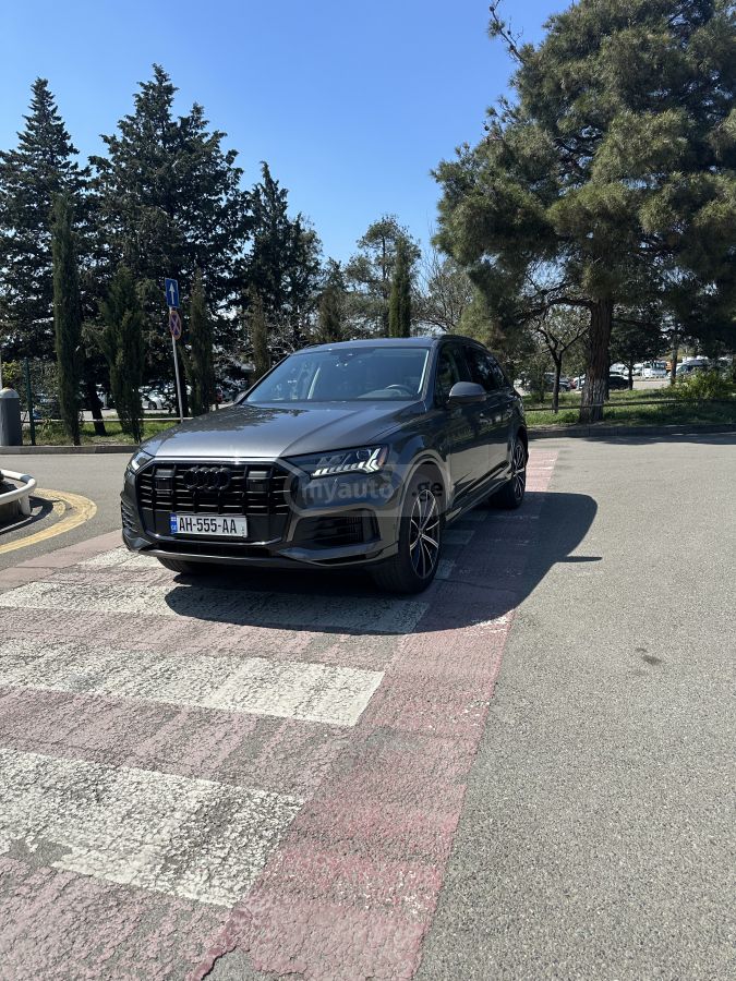 Audi Q7 - фото 2
