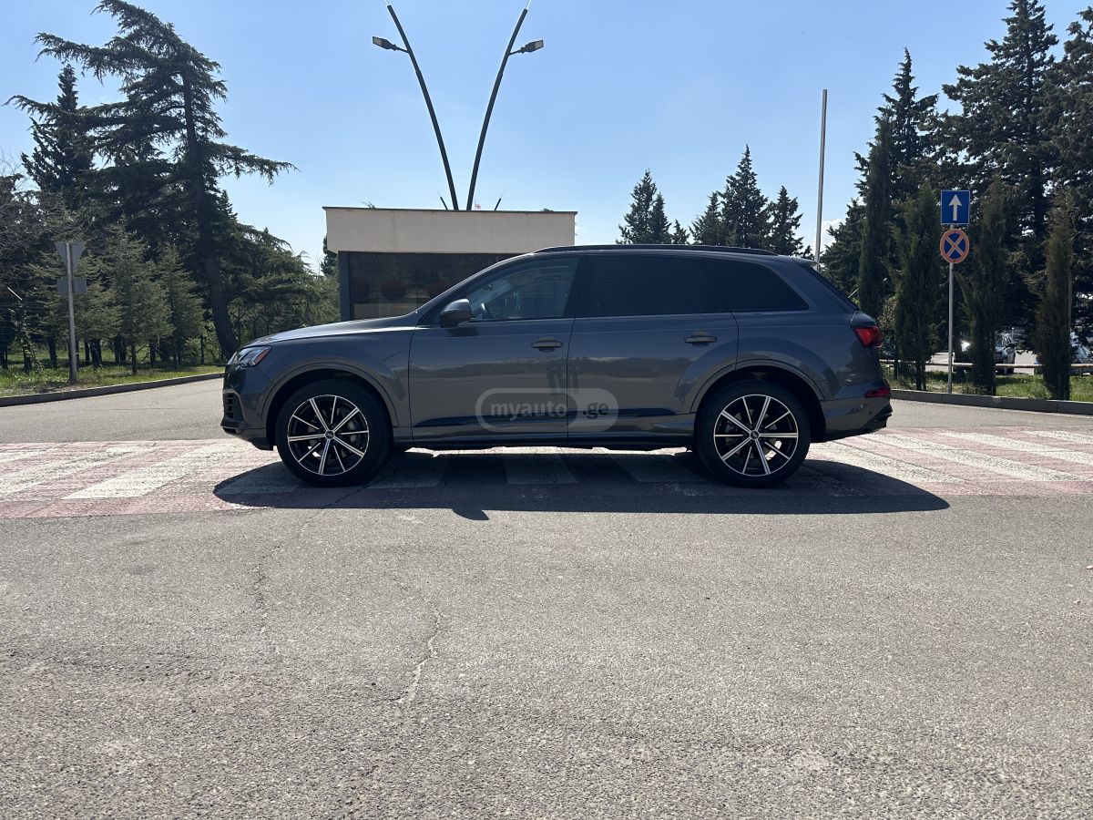 Audi Q7 - фото 3