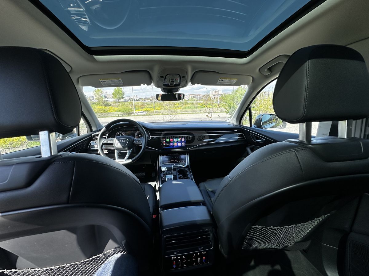 Audi Q7 - фото 7