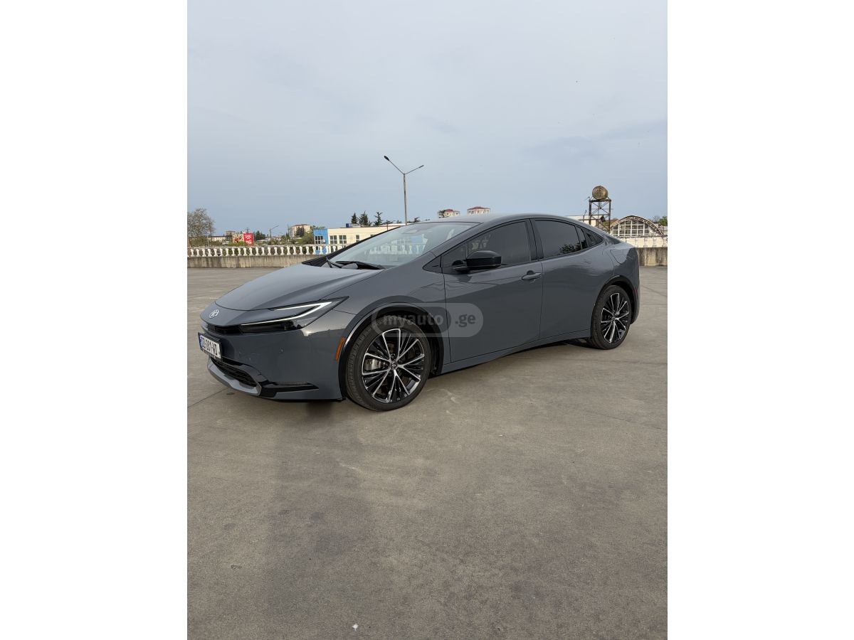 Toyota Prius - фото 1