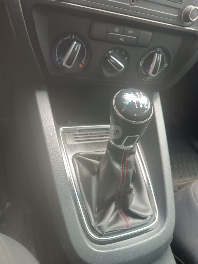 Volkswagen Jetta - фото 2
