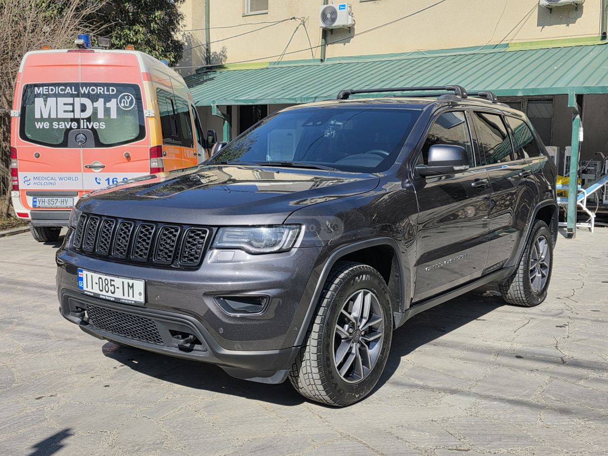Jeep Grand Cherokee - фото 1