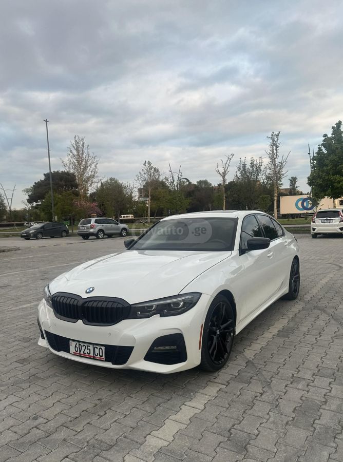 BMW 330 - фото 1
