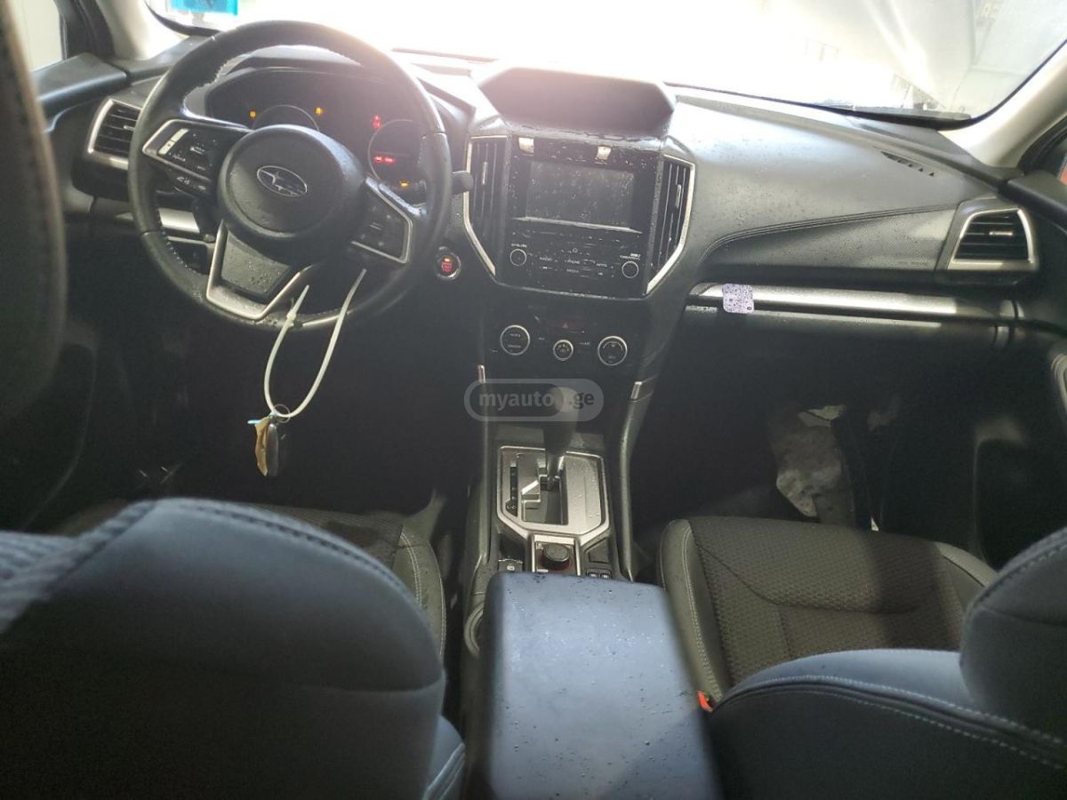 Subaru Premium 4dr All-Wheel Drive CV — миниатюра 8