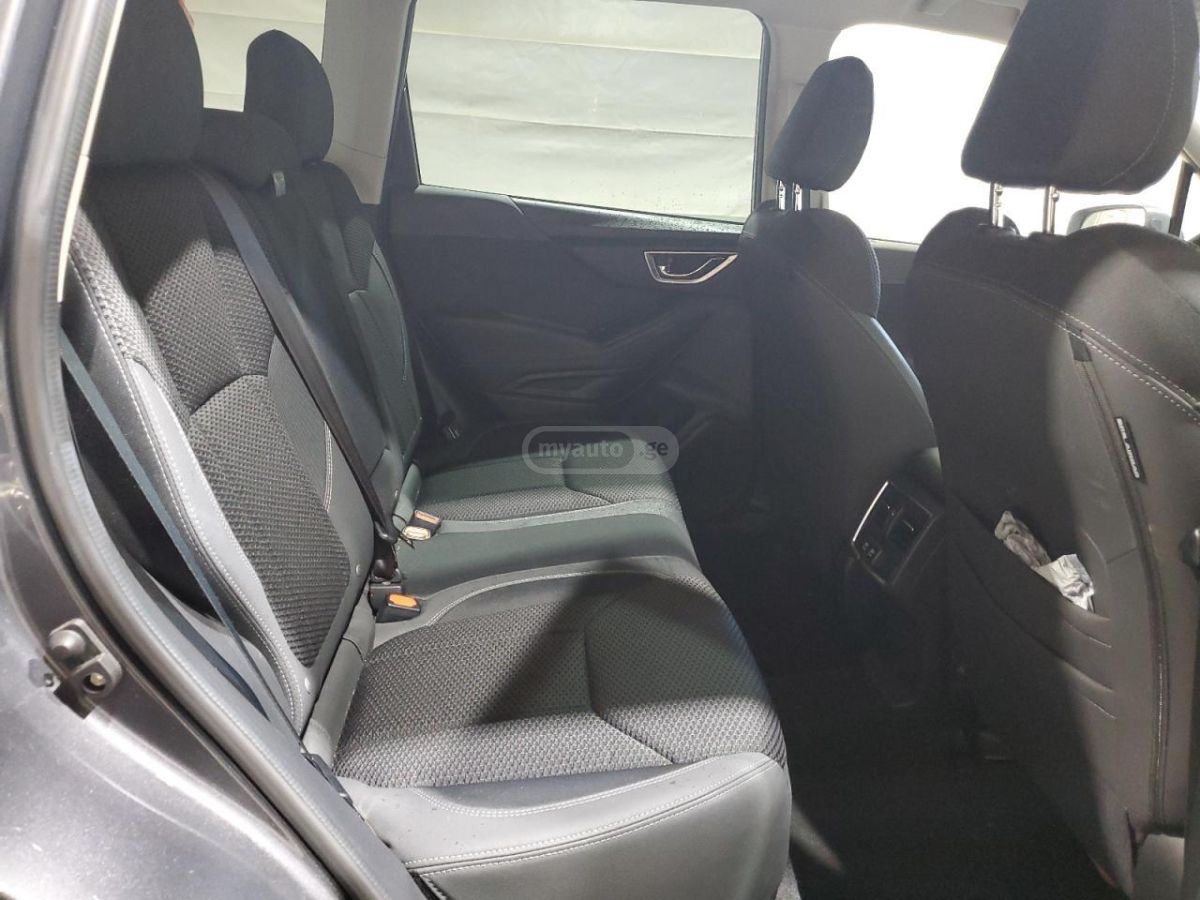 Subaru Premium 4dr All-Wheel Drive CV — миниатюра 9