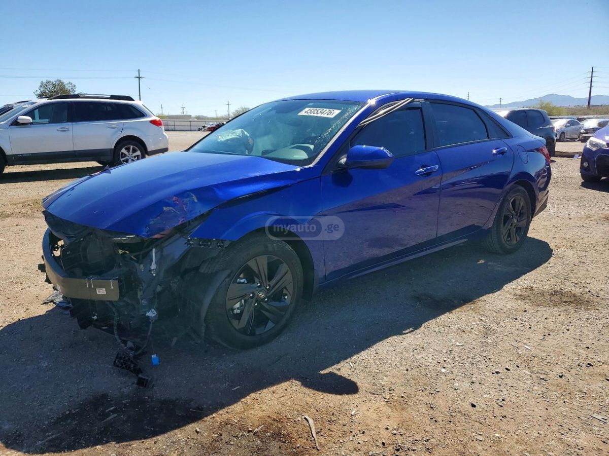 Hyundai Elantra - фото 1