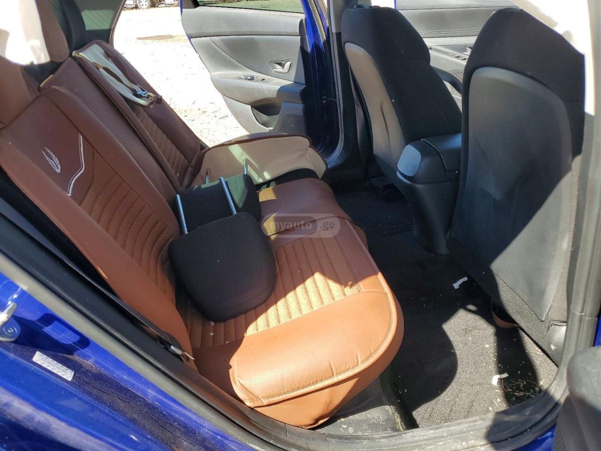 Hyundai Elantra - фото 10