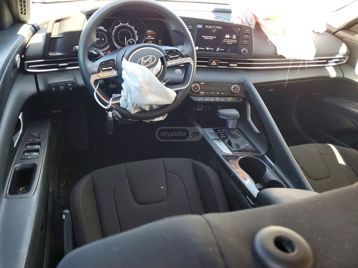 Hyundai Elantra - фото 8