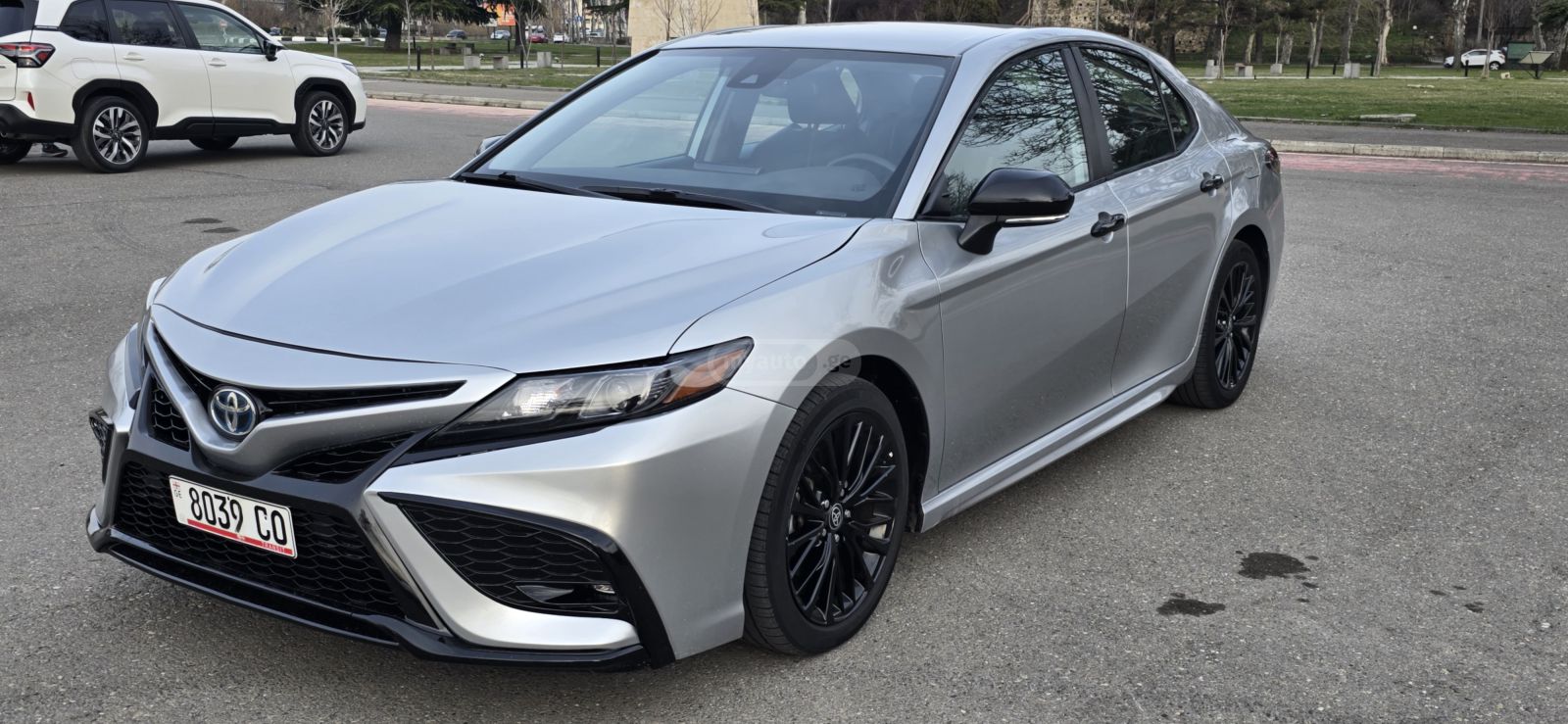 Toyota Camry - фото 1