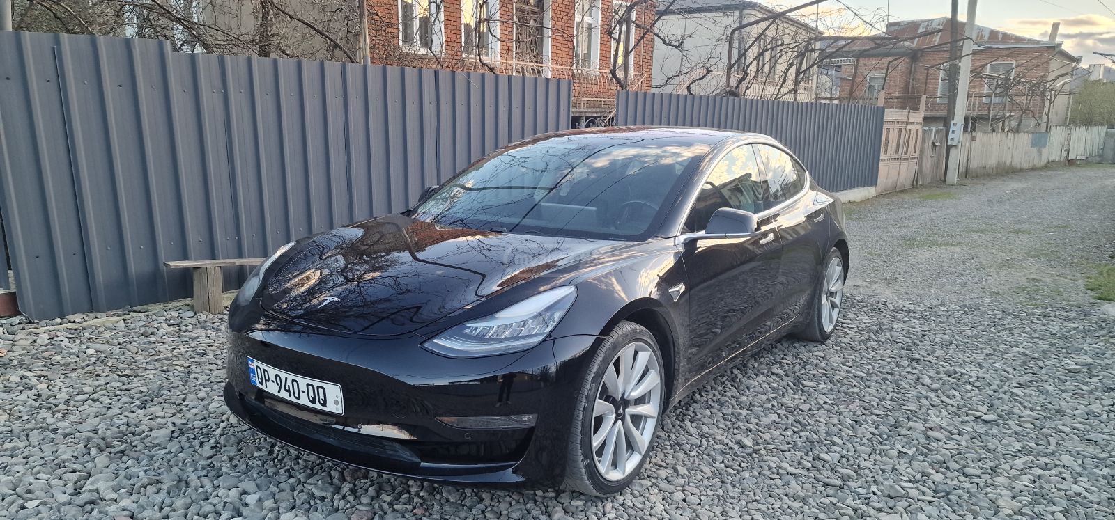 Tesla Model 3 - фото 1