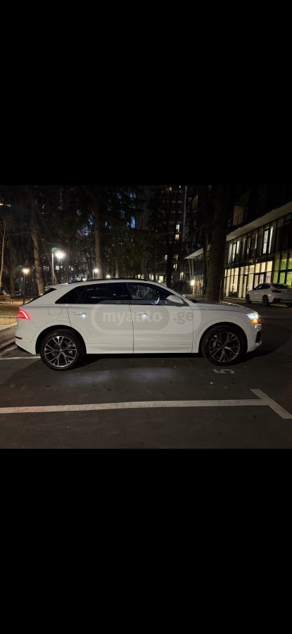 Audi Q8 - фото 5