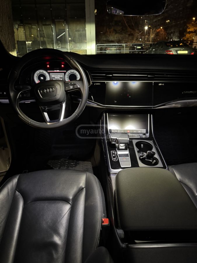 Audi Q8 - фото 6
