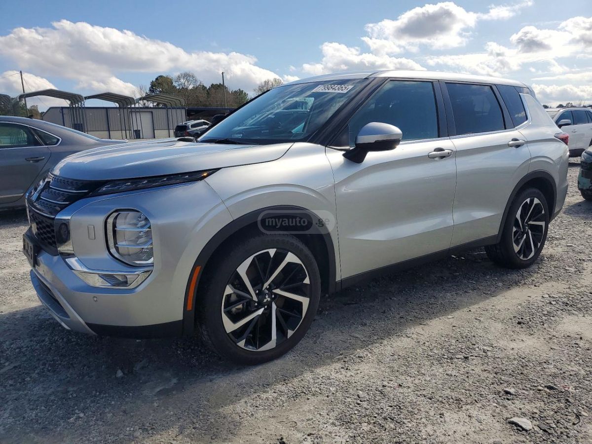 Mitsubishi Outlander - фото 1