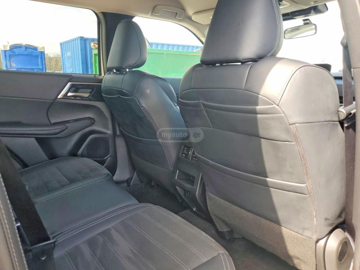 Mitsubishi Outlander - фото 11