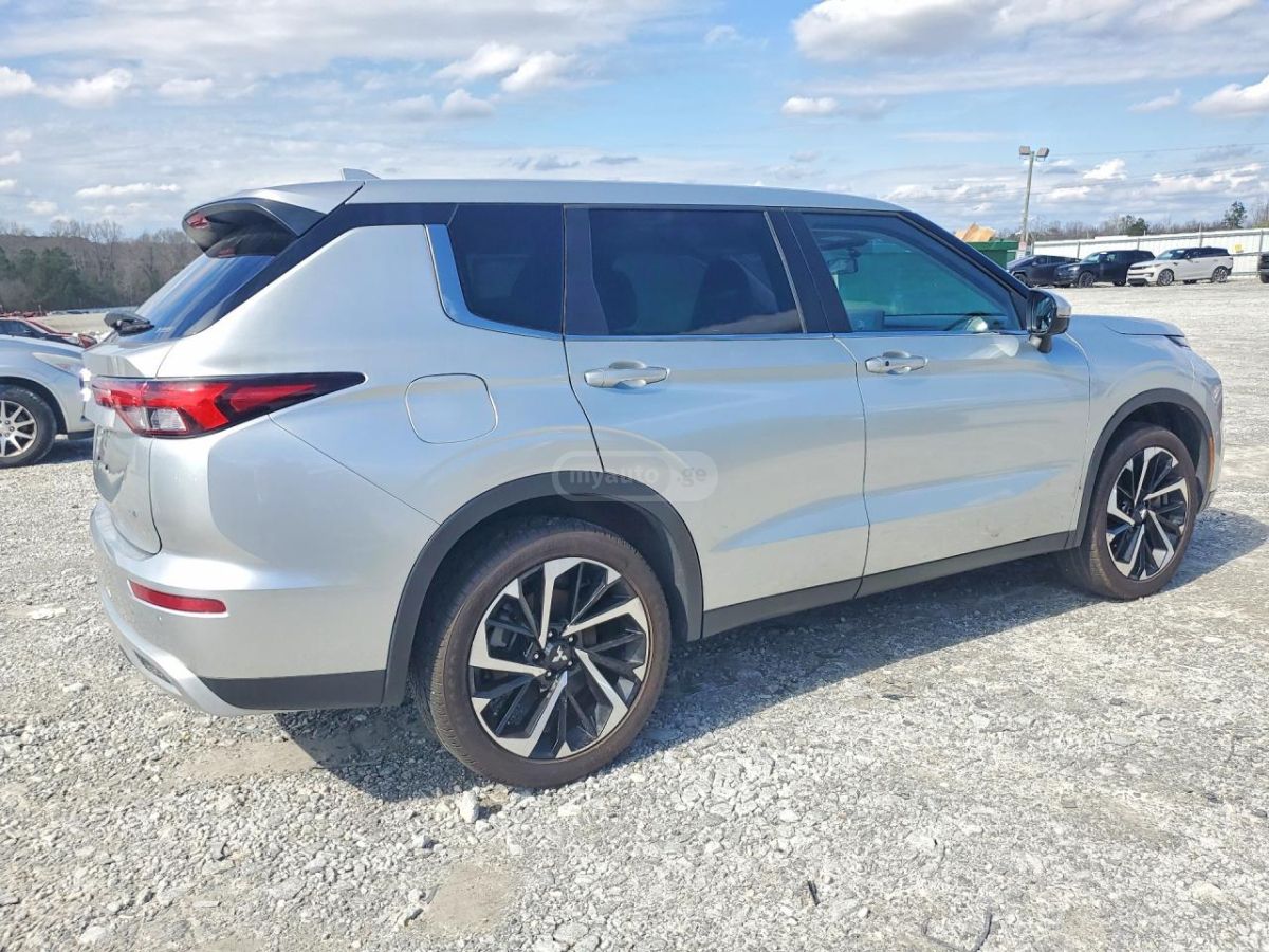 Mitsubishi Outlander - фото 3