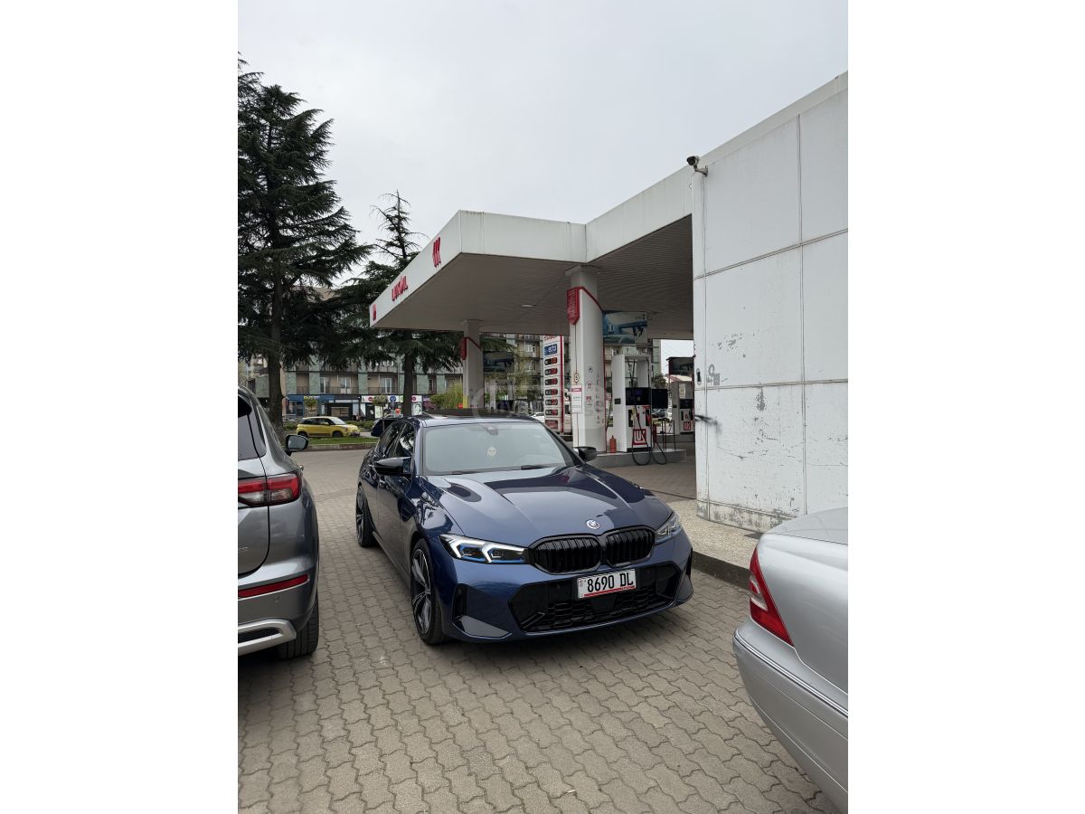 BMW 330 - фото 1