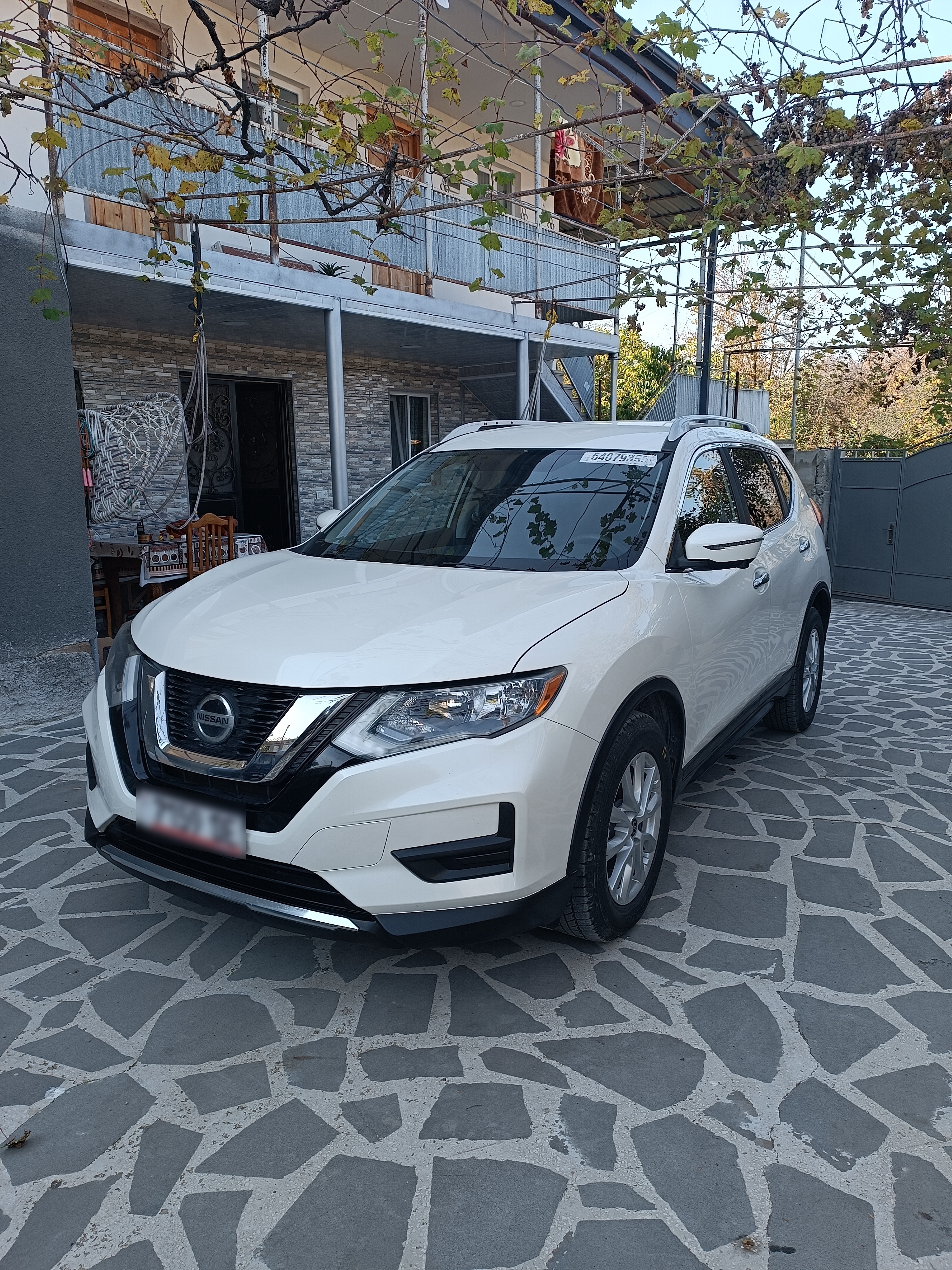 Nissan Rogue - фото 1
