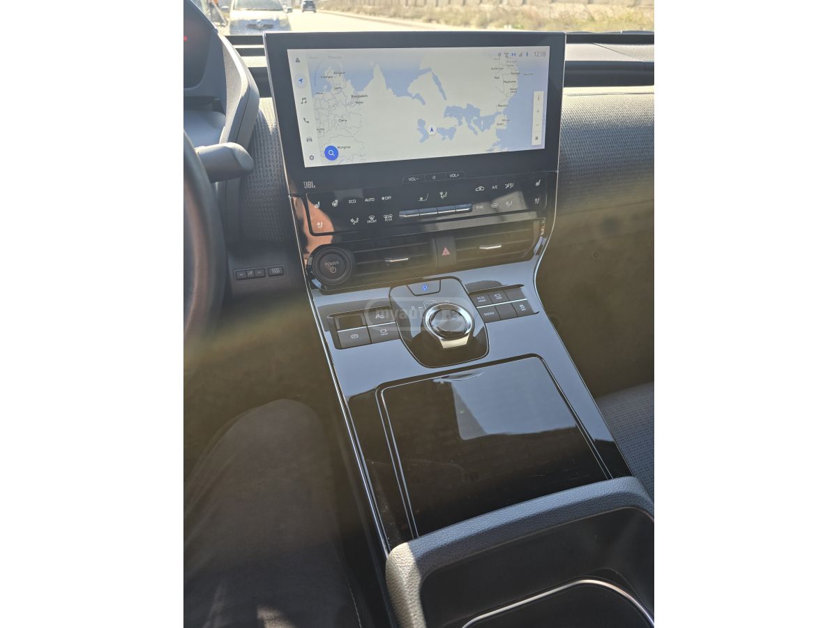 Toyota bZ4X - фото 10