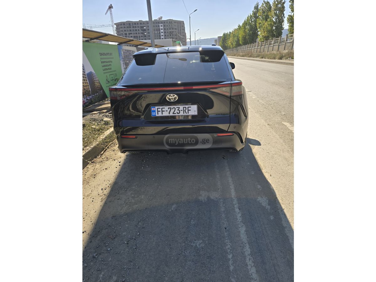 Toyota bZ4X - фото 4