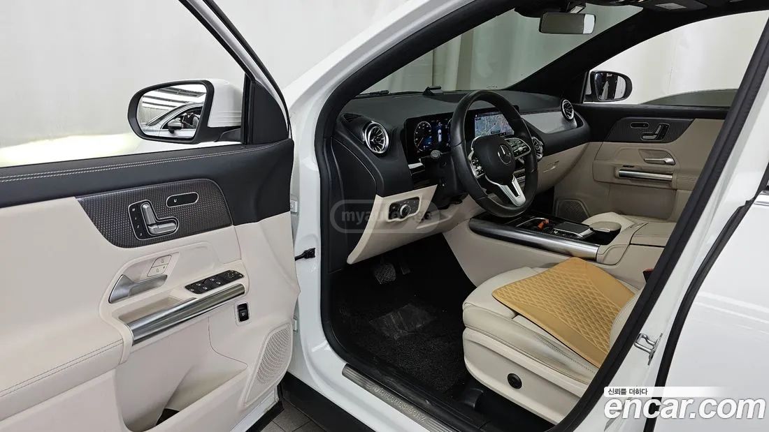 Mercedes-Benz GLA 45 AMG 2021 — миниатюра 10