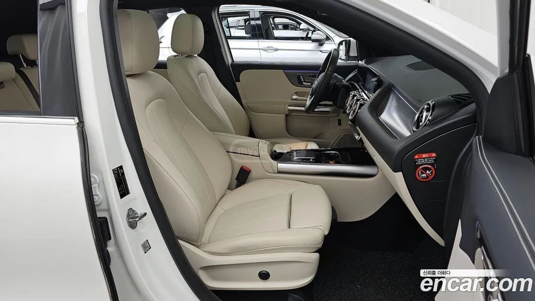 Mercedes-Benz GLA 45 AMG 2021 — миниатюра 11