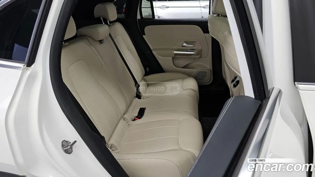 Mercedes-Benz GLA 45 AMG 2021 — миниатюра 12