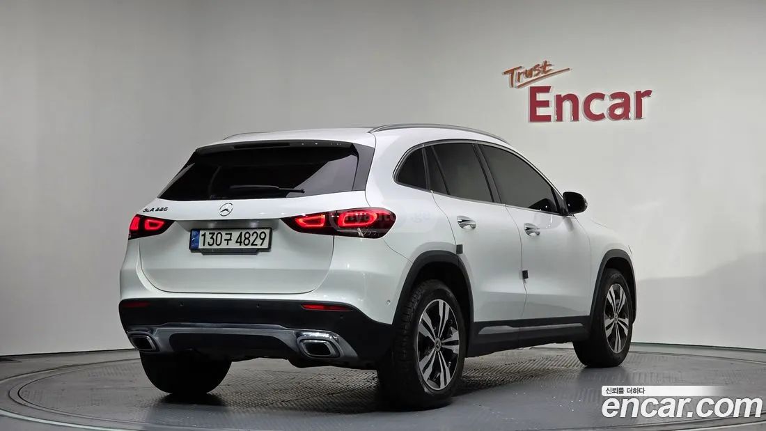 Mercedes-Benz GLA 45 AMG 2021 — миниатюра 2