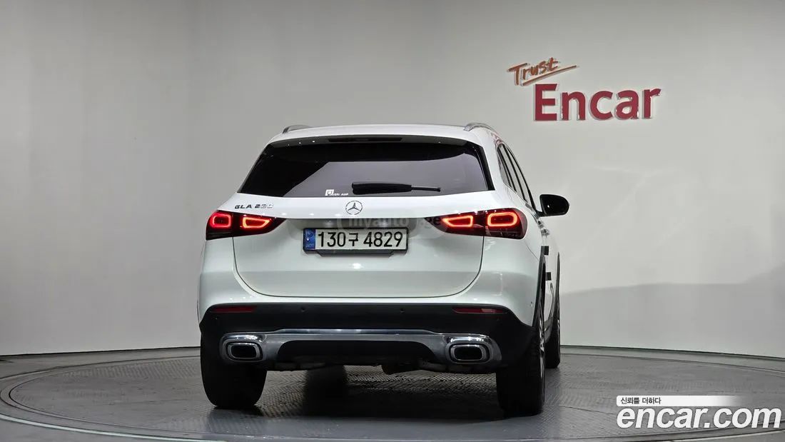 Mercedes-Benz GLA 45 AMG 2021 — миниатюра 4