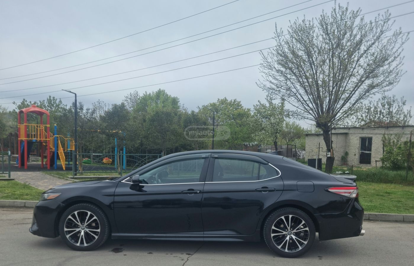 Toyota Camry - фото 2