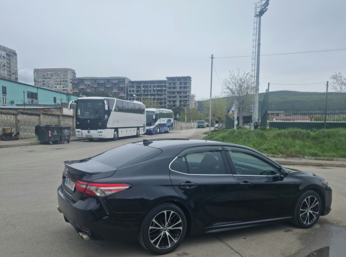 Toyota Camry - фото 3