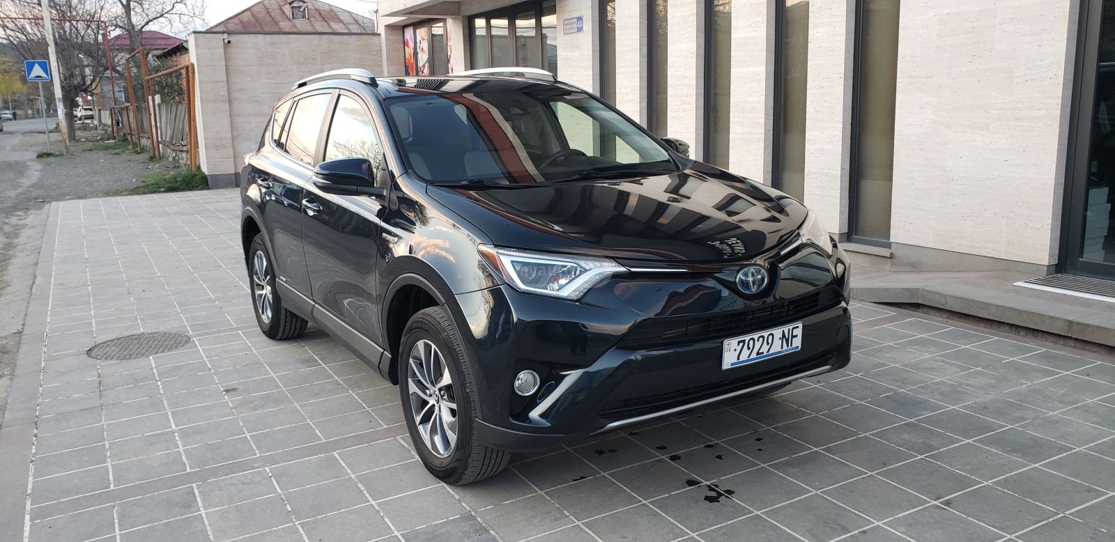Toyota RAV 4 - фото 1
