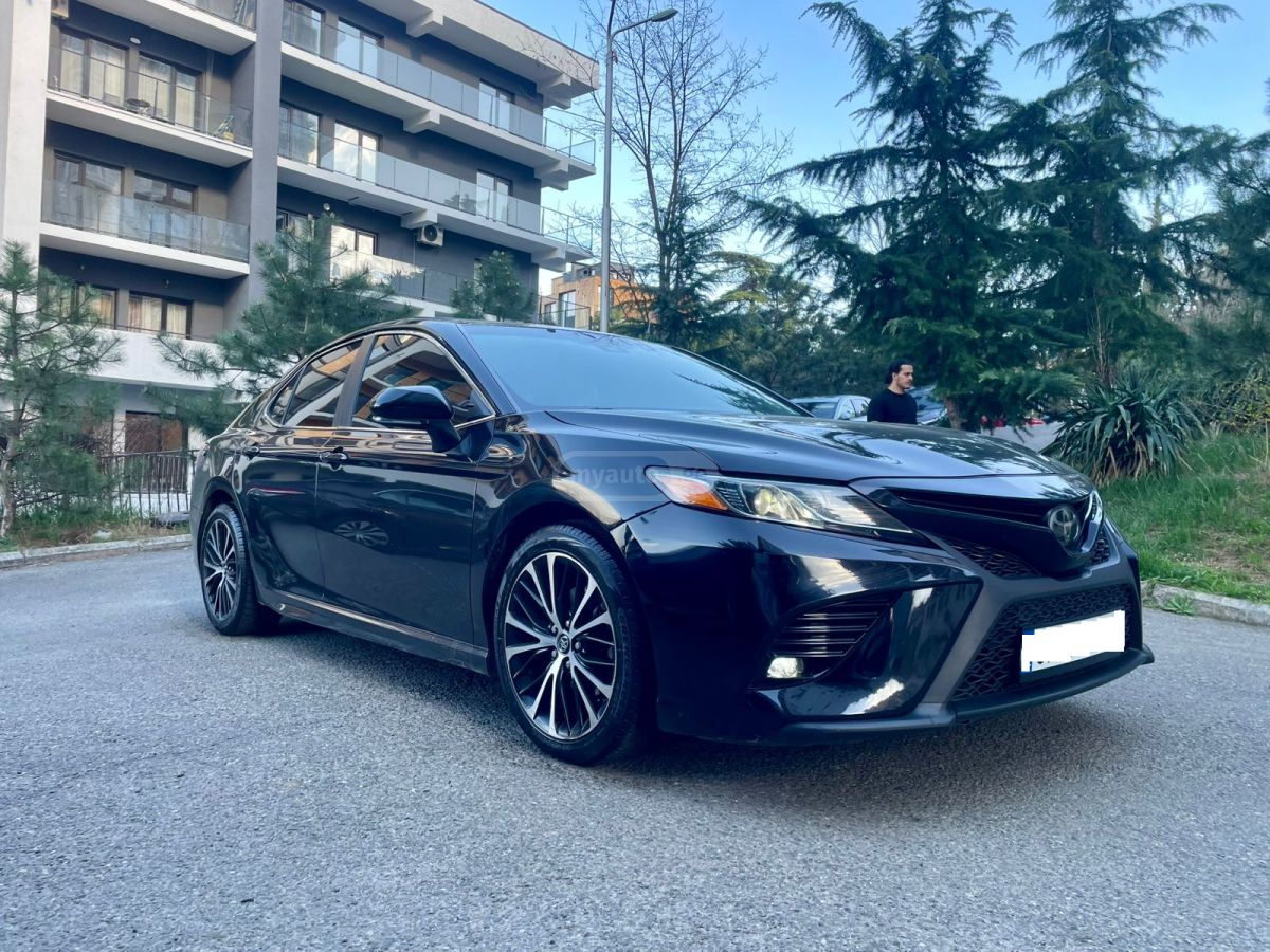 Toyota Camry - фото 2