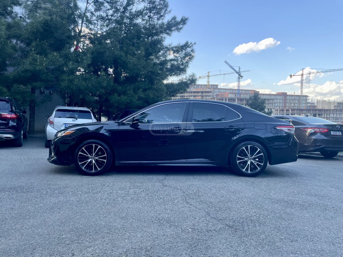 Toyota Camry - фото 4