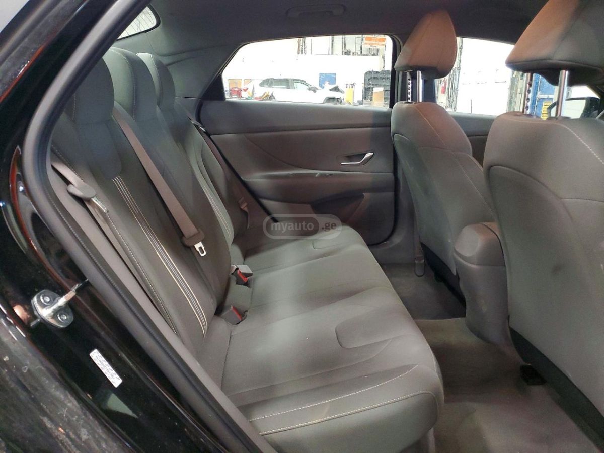 Hyundai Elantra - фото 10