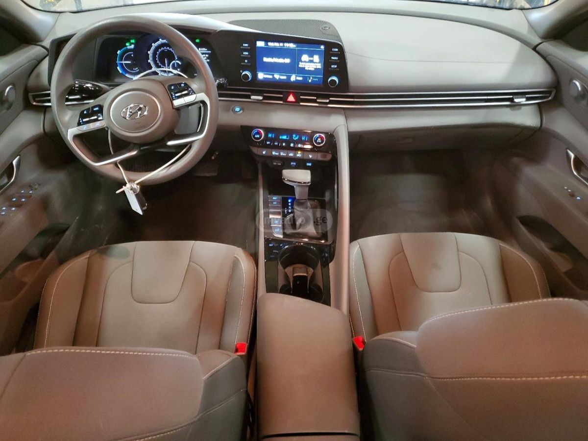 Hyundai Elantra - фото 8