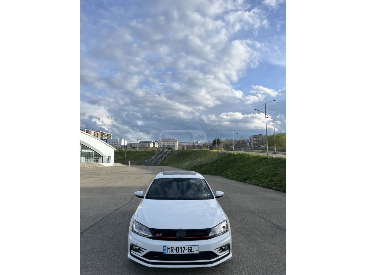 Volkswagen Jetta - фото 1