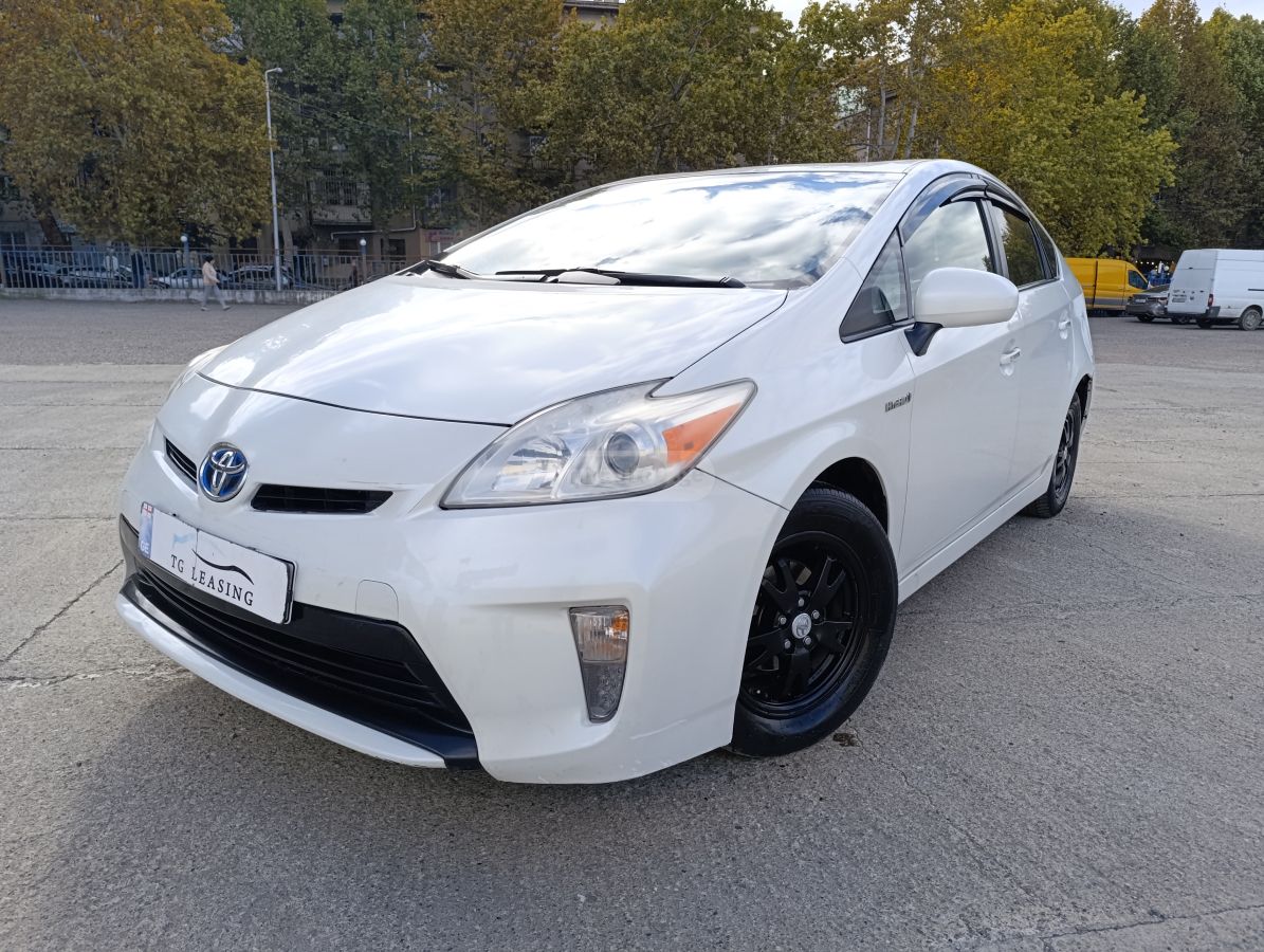 ToyotaPrius2013