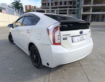 ToyotaPrius2013