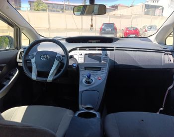 ToyotaPrius2013