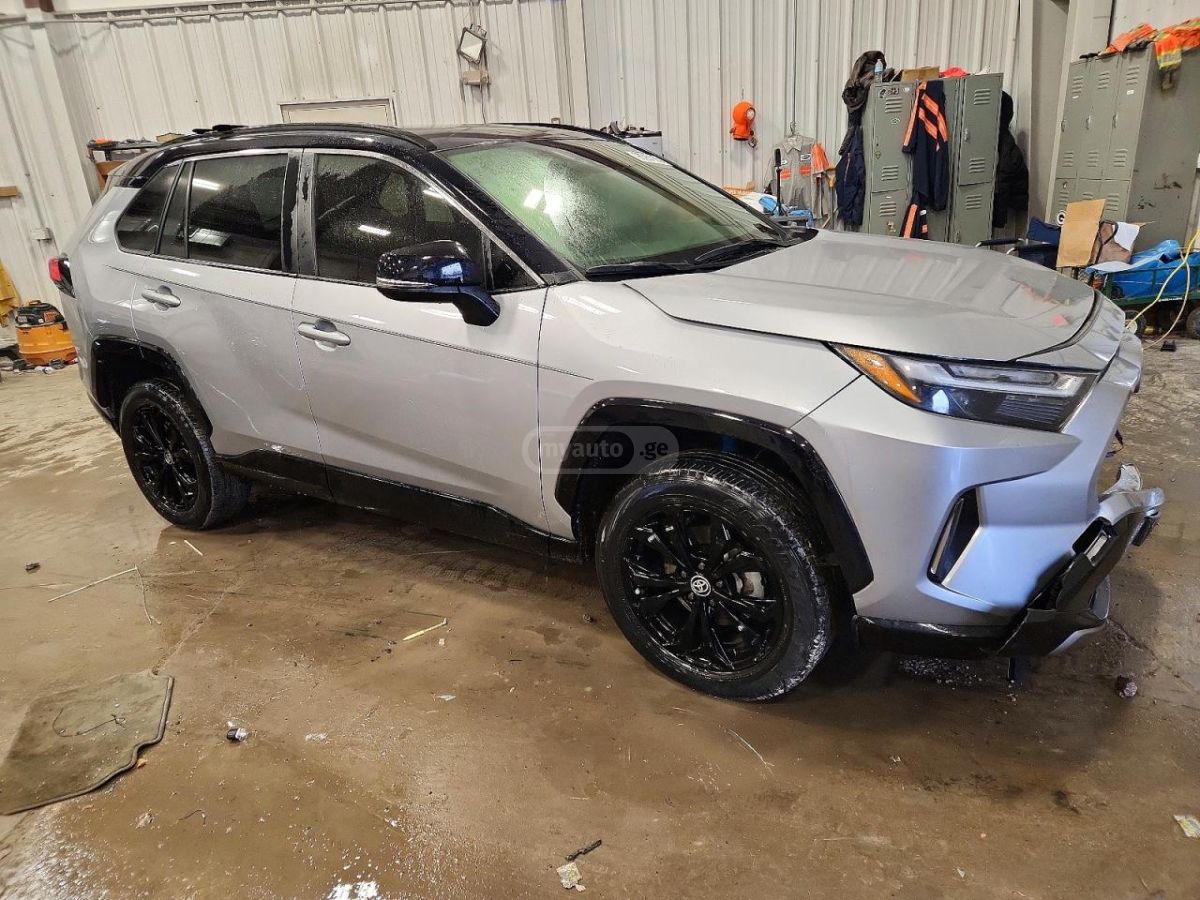 Toyota RAV 4 - фото 4