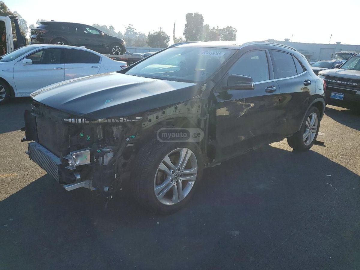 Mercedes-Benz GLA 250 - фото 1