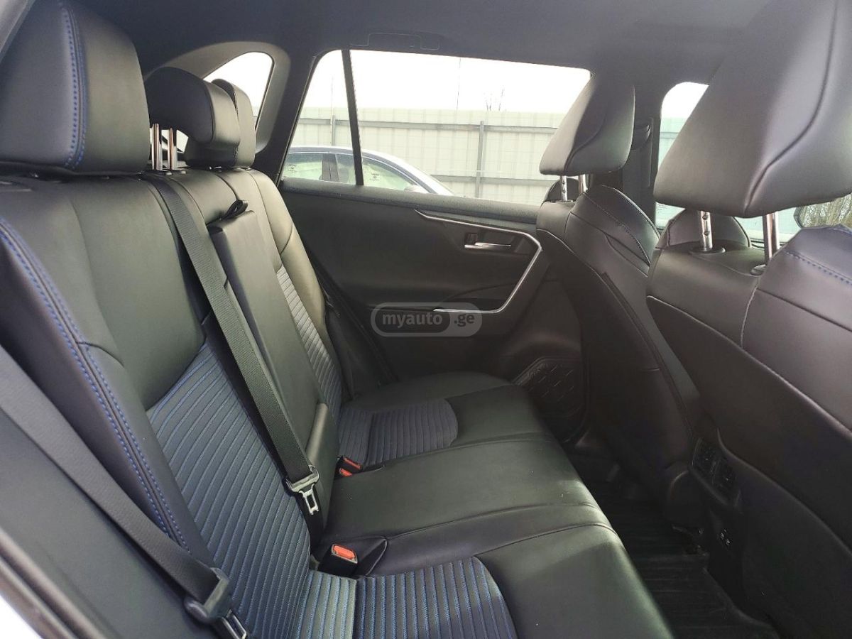 Toyota RAV 4 - фото 11