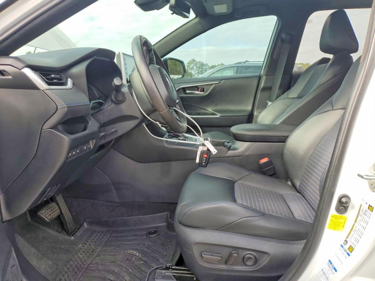 Toyota RAV 4 - фото 7